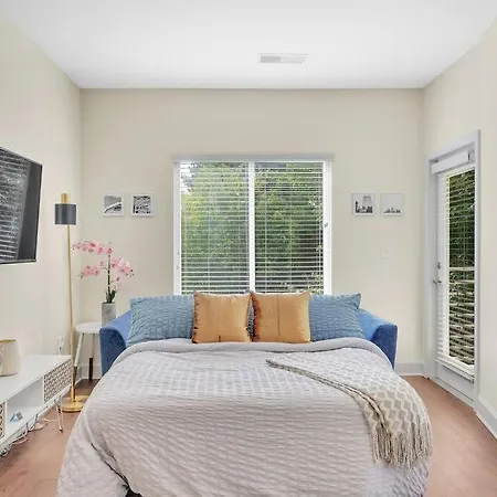King Bed - Great Walkability To Restaurants Apartment