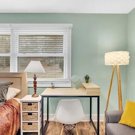 2br Condo~ Relax Or Work Remotely With A+ Location * Charlotte
