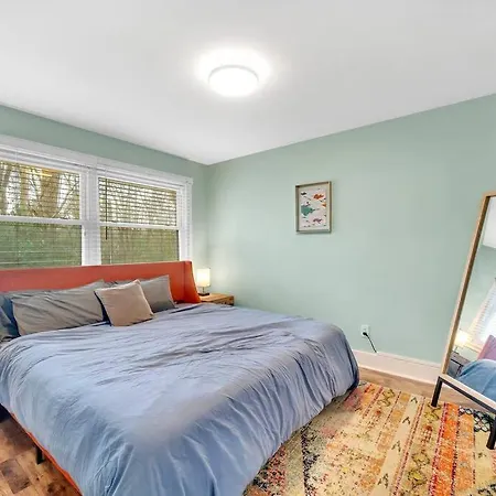 2br Condo~ Relax Or Work Remotely With A+ Location
