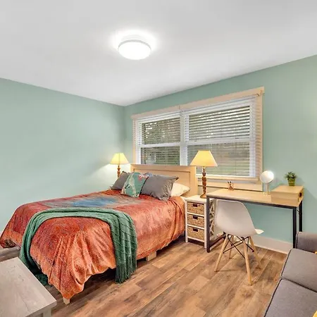 2br Condo~ Relax Or Work Remotely With A+ Location * Charlotte