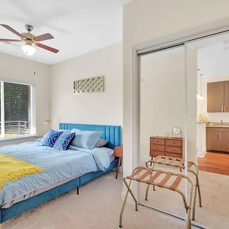 King Bed - Great Walkability To Restaurants Apartment *
