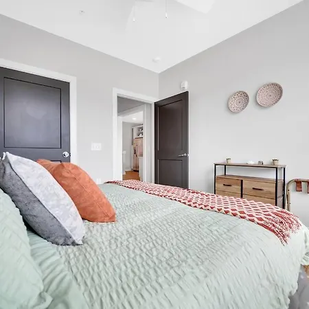 Organic Modern ~ King Bed ~ In Plaza Midwood * Charlotte