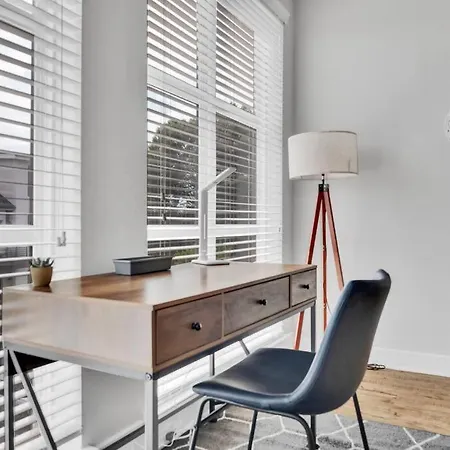 Organic Modern ~ King Bed ~ In Plaza Midwood Apartment Charlotte