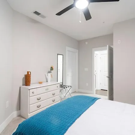 Apartment Luxury Dilworth 1br ◉ Near Food, Shops & Greenway *
