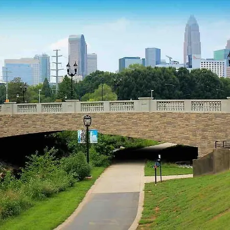 Queen Bed In Dilworth ◈ Shopping ◈ Restaurants Charlotte