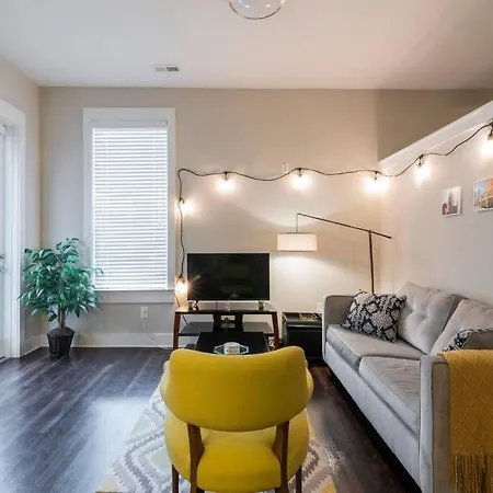 Queen Bed In Dilworth ◈ Shopping ◈ Restaurants