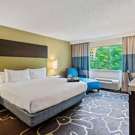 Doubletree By Hilton Uptown Hotel 3*