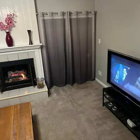 Large Bedroom With 2 Queen Bed - Not Entire Place *