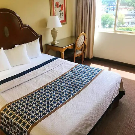 Golden Hotel, 3* Charlotte