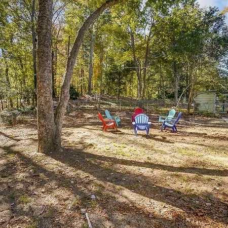 Holiday home Charm Haven With Outdoor Tv Charlotte