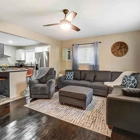 Holiday home Charm Haven With Outdoor Tv Charlotte