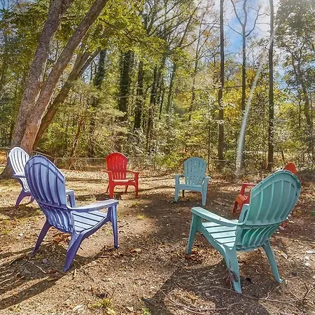 Holiday home Charm Haven With Outdoor Tv Charlotte