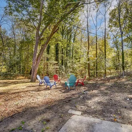 Charm Haven With Outdoor Tv *