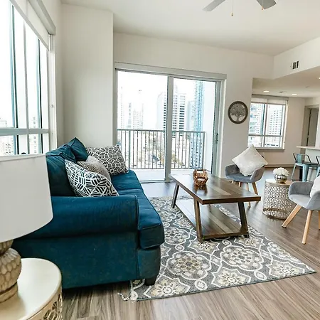 2br Fully Furnished Uptown - Boa Stadium Apts Apartment