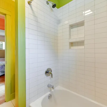 Holiday home Pet-friendly With Fenced Backyard! Charlotte