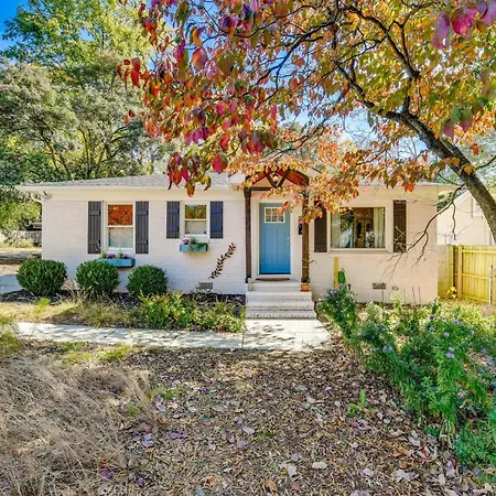 Holiday home Pet-friendly With Fenced Backyard! Charlotte