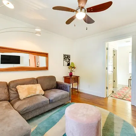 Holiday home Pet-friendly With Fenced Backyard! *