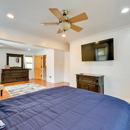 Bright About 3 Mi To Uptown! Holiday home *