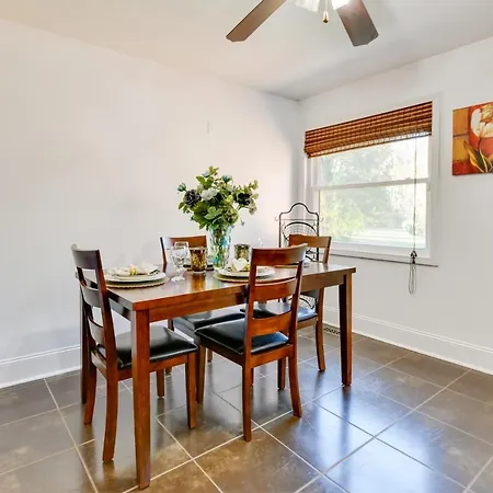 Bright About 3 Mi To Uptown! Holiday home *