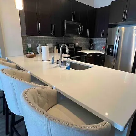Spacious Luxury 2 Bedroom-2 Bath In Uptown With Balcony -80 Apartment