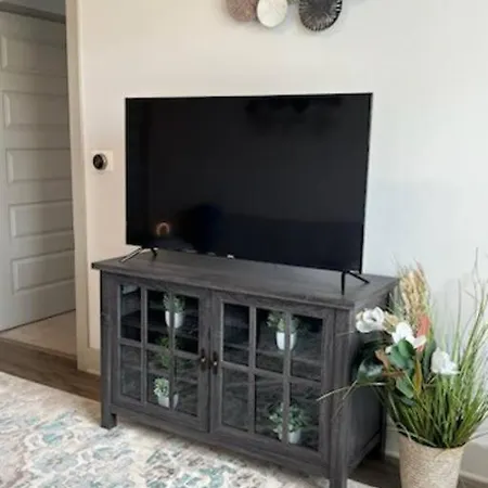 Spacious Luxury 2 Bedroom-2 Bath In Uptown With Balcony -80