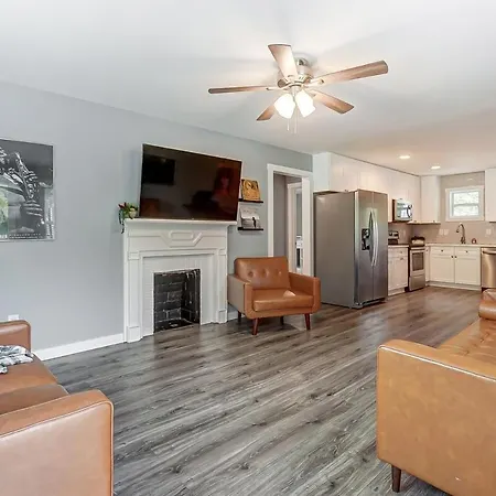 Uptown W Hot Tub & Fire Pit I Two King Beds *