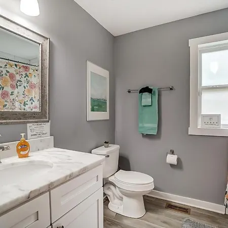 Holiday home Uptown W Hot Tub & Fire Pit I Two King Beds
