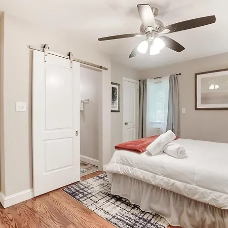 Book Now I Enderly Park Snug & Stylish In Uptown Charlotte