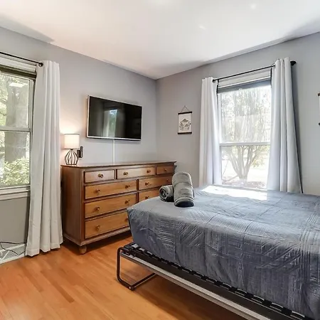 Uptown Retreat King W Hot Tub & Fire Pit! * Charlotte