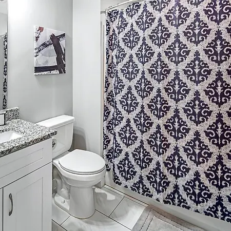 Holiday home Uptown Luxe I King Suite W Billiards & Hot Tub *