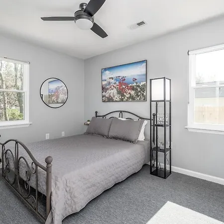 Ace Of Noda Uptown W Putting & Hot Tub! Holiday home *