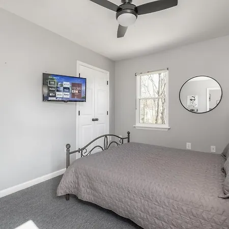 Holiday home Ace Of Noda Uptown W Putting & Hot Tub!
