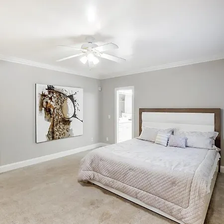 Uptown Luxe W King & Hot Tub Sleeps 20 * Charlotte