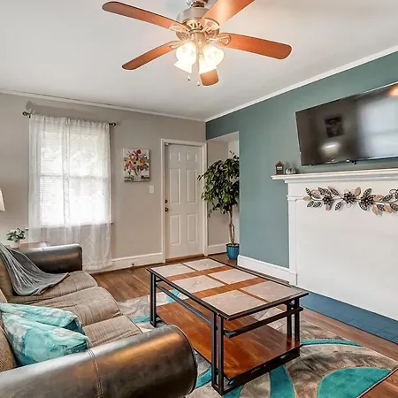 Only 5 Mins To Uptown Cozy In Enderly Park Holiday home Charlotte