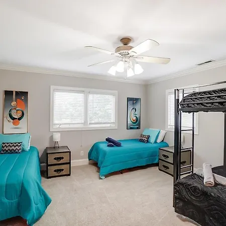 Uptown Luxe W King & Hot Tub Sleeps 20