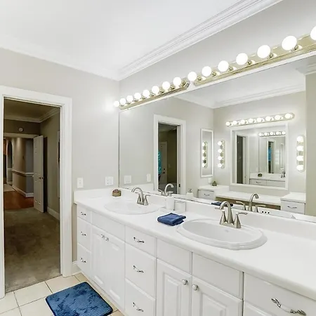 Uptown Luxe W King & Hot Tub Sleeps 20 * Charlotte