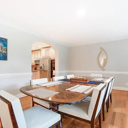 Uptown Luxe W King & Hot Tub Sleeps 20
