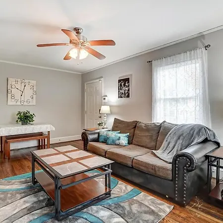Only 5 Mins To Uptown Cozy In Enderly Park