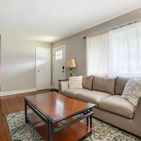 Holiday home Comfy Uptown Cottage! King Bed In Enderly Park *