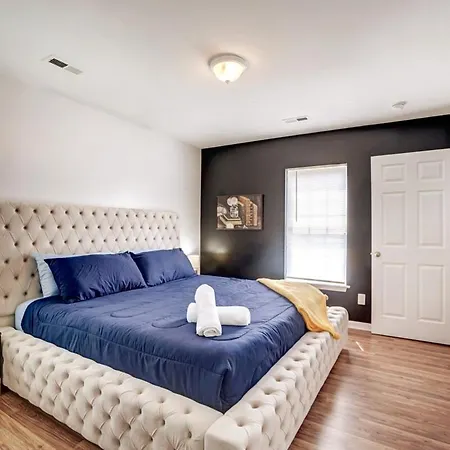 King Suite Whottub Close 2 Uptown New Renovated Charlotte