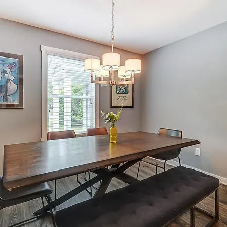 Holiday home Uptown W Hot Tub & Fire Pit I Two King Beds *