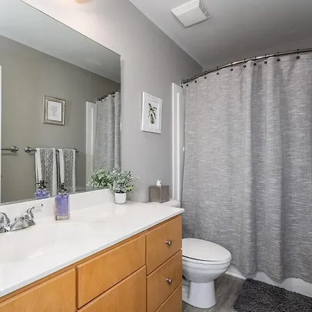 Free Parking I Uptown Luxury W Pool & Rooftop Holiday home *