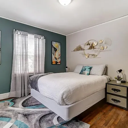Only 5 Mins To Uptown Cozy In Enderly Park *
