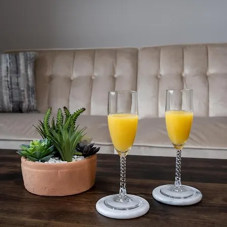 Holiday home Free Parking I Uptown Luxury W Pool & Rooftop *
