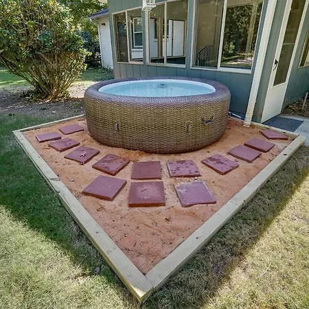 Uptown Retreat King W Hot Tub & Fire Pit! * Charlotte