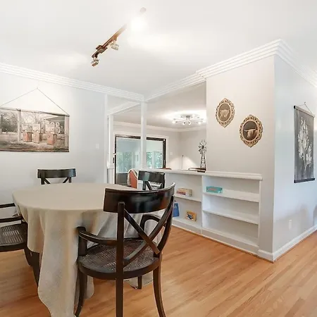 Holiday home Uptown Retreat King W Hot Tub & Fire Pit! Charlotte