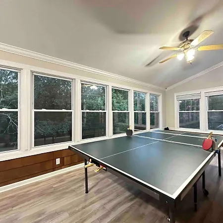 Uptown Luxe W King & Hot Tub Sleeps 20 Charlotte