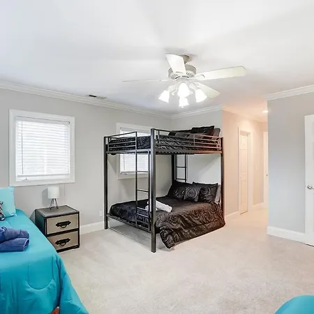 Uptown Luxe W King & Hot Tub Sleeps 20 Charlotte