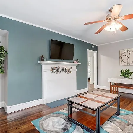 Holiday home Only 5 Mins To Uptown Cozy In Enderly Park
