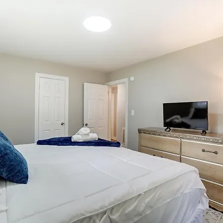 Comfy Uptown Cottage! King Bed In Enderly Park